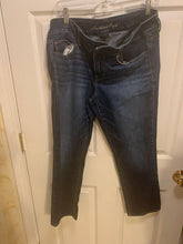 Load image into Gallery viewer, American Eagle Jeans like new Women's 14
