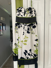 Load image into Gallery viewer, Xtraordinary Green and black flower dress Women's 8
