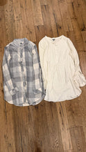 Load image into Gallery viewer, 2 aerie tunics 2 long sleeve tunics size medium Women's - M
