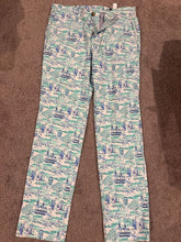 Load image into Gallery viewer, Vineyard vines Derby edition vineyard vines panels 34 by 32 34
