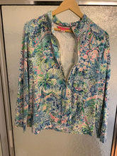 Load image into Gallery viewer, Lily Pultizer Pullover palm trees flamingos pastel Women's - L
