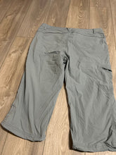 Load image into Gallery viewer, Eddie Bauer Light green color Capri light weight 3 zip pockets 2 side pockets Women's 16
