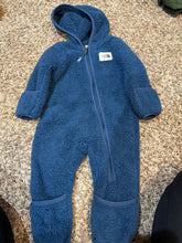 Load image into Gallery viewer, The North Face 6 to 12months Sherpa bunting with foldover hands and feet 6 Months
