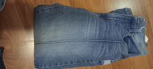 Load image into Gallery viewer, Revice Star on bottom,  above flag where brand is,  size is 28, like new Women's - M
