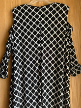 Load image into Gallery viewer, Tahari Blk and white. Cold shoulder sleeves Women's 16
