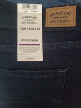 Load image into Gallery viewer, Signature Levi Strauss mid rise skinny jeans NWT dark denim Levi Strauss skinny jeans women's Women's 20
