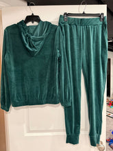 Load image into Gallery viewer, Cable &amp; gauge Green velvet set Women's - S
