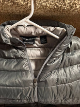 Load image into Gallery viewer, Marmot Coat Women's - S
