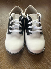 Load image into Gallery viewer, Footmates NIB black and white size 11  11 (Lil' Kid)
