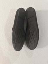 Load image into Gallery viewer, Kenneth Cole Black Gentle Soles NWOT 10 (Adult)
