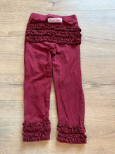 Load image into Gallery viewer, Ruffle Butts 2T/3T leggings Worn a few times 3T
