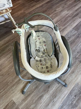 Load image into Gallery viewer, Graco Graco Duo Glider Bassinet -NO STAINS NO FLAWS- Swing

