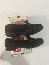 Load image into Gallery viewer, Skechers Memory Foam wide fit / Black / NIb 8-1/2 (Adult)
