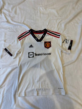 Load image into Gallery viewer, Manchester United Soccer Jersey Size Y 11-12 12
