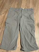 Load image into Gallery viewer, Eddie Bauer Light green color Capri light weight 3 zip pockets 2 side pockets Women's 16
