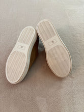 Load image into Gallery viewer, Therabouts Tan Dress Shoes - NWT Retails $35 JCPenney 4 (Big Kid)
