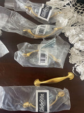 Load image into Gallery viewer, Gliderite 5 gold handle pulls with hardware
