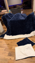 Load image into Gallery viewer, Navy &amp; white reversible comforter &amp; 2  shams Fuzzy comforter set Queen

