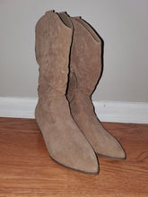 Load image into Gallery viewer, Universal thread Brown suede boots NWT brand new $40 9 (Adult)
