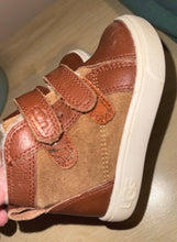 Load image into Gallery viewer, Uggs Brown velcro uggs - scuff on right toe 6 (Toddler)
