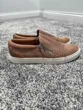 Load image into Gallery viewer, Report Brown - Never Worn 9-1/2 (Adult)
