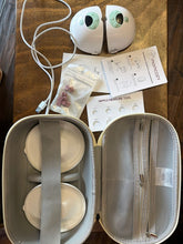 Load image into Gallery viewer, Momcozy M5 wearable pumps with original pieces plus extra pieces

