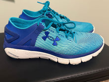 Load image into Gallery viewer, Under armor blue tennis shoes EUC 9-1/2 (Adult)
