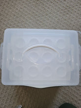 Load image into Gallery viewer, Snapware Cookie and cupcake carrier. NWT
