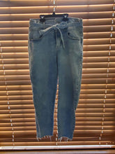 Load image into Gallery viewer, SO high rise mom Jean's size 9 Light blue high rise mom jeans women's size 9 Women's 8
