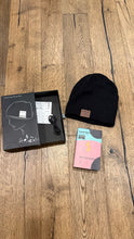 Load image into Gallery viewer, BNWT Hat with Bluetooth &amp; hand warmer BNWT Hat with Bluetooth &amp; hand warmer Hat
