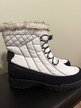 Load image into Gallery viewer, Totes snow boots size 9wide White with black some wear on heels 9 (Adult)
