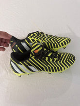 Load image into Gallery viewer, Adidas Soccer Cleat / NWOT 8 (Adult)
