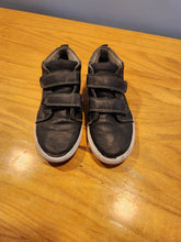 Load image into Gallery viewer, Cat and jack Black tennis shoes with velcro straps 11 (Lil' Kid)
