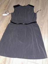 Load image into Gallery viewer, Kasper NWT heather grey and black front pockets and a black belt Women's 16
