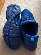 Load image into Gallery viewer, Nike Nike Presto Fly tennis shoes, lightly worn 11 (Adult)
