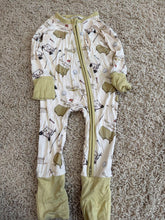 Load image into Gallery viewer, Remi &amp; Friends Bamboo masters and golf zippy 3 Months
