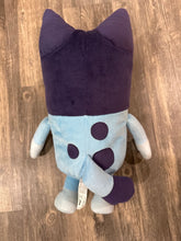 Load image into Gallery viewer, Bluey Kids Bedding Plush 17" Cuddle buddy Like new. SFPF home. Plush Toys

