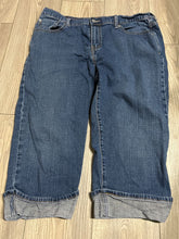 Load image into Gallery viewer, Levi 515 Denim Capri Women's 16

