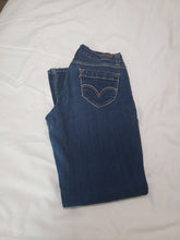 Load image into Gallery viewer, Levi's 10M W30/L32 blue jeans 529 curvy bootcut jeans Women's 10
