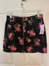 Load image into Gallery viewer, NWT- Wild Fable- Retail $20 Cute floral corduroy mini skirt Women's 2
