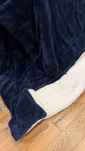 Load image into Gallery viewer, Navy &amp; white reversible comforter &amp; 2  shams Fuzzy comforter set Queen
