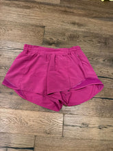 Load image into Gallery viewer, Lululemon hottie hot shorts size 8 Low rise 4inch inseam 16
