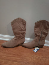 Load image into Gallery viewer, Universal thread Brown suede boots NWT brand new $40 9 (Adult)
