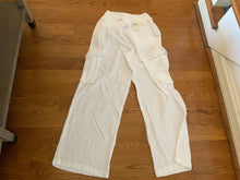 Load image into Gallery viewer, NWT Aerie white pants Retail $54 Women's - S
