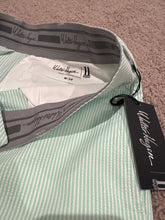 Load image into Gallery viewer, Walter Hagen Green seersucker golf shorts with tags 34
