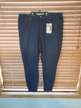 Load image into Gallery viewer, Signature Levi Strauss mid rise skinny jeans NWT dark denim Levi Strauss skinny jeans women's Women's 20
