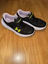 Load image into Gallery viewer, Under Armour Girls black and light purple tennis shoes, size 1 1 (Big Kid)
