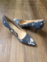 Load image into Gallery viewer, Cole Haan. NIB. Bradshaw Pump. Grey &amp; white snake print. Never worn! 8-1/2 (Adult)
