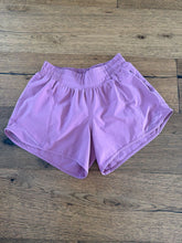 Load image into Gallery viewer, Lululemon hotty hot shorts size 4 Low rise 4 inch inseam 12
