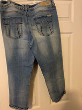 Load image into Gallery viewer, Sevens Jean capri with holes Women's 12
